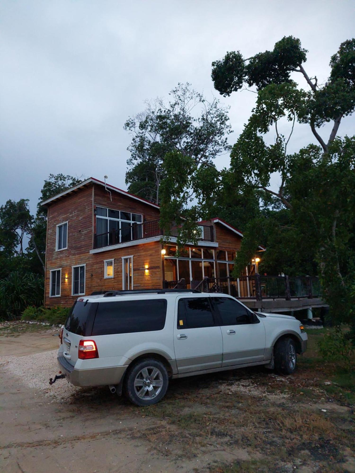 Seaside Chateau Resort Belize City Eksteriør bilde