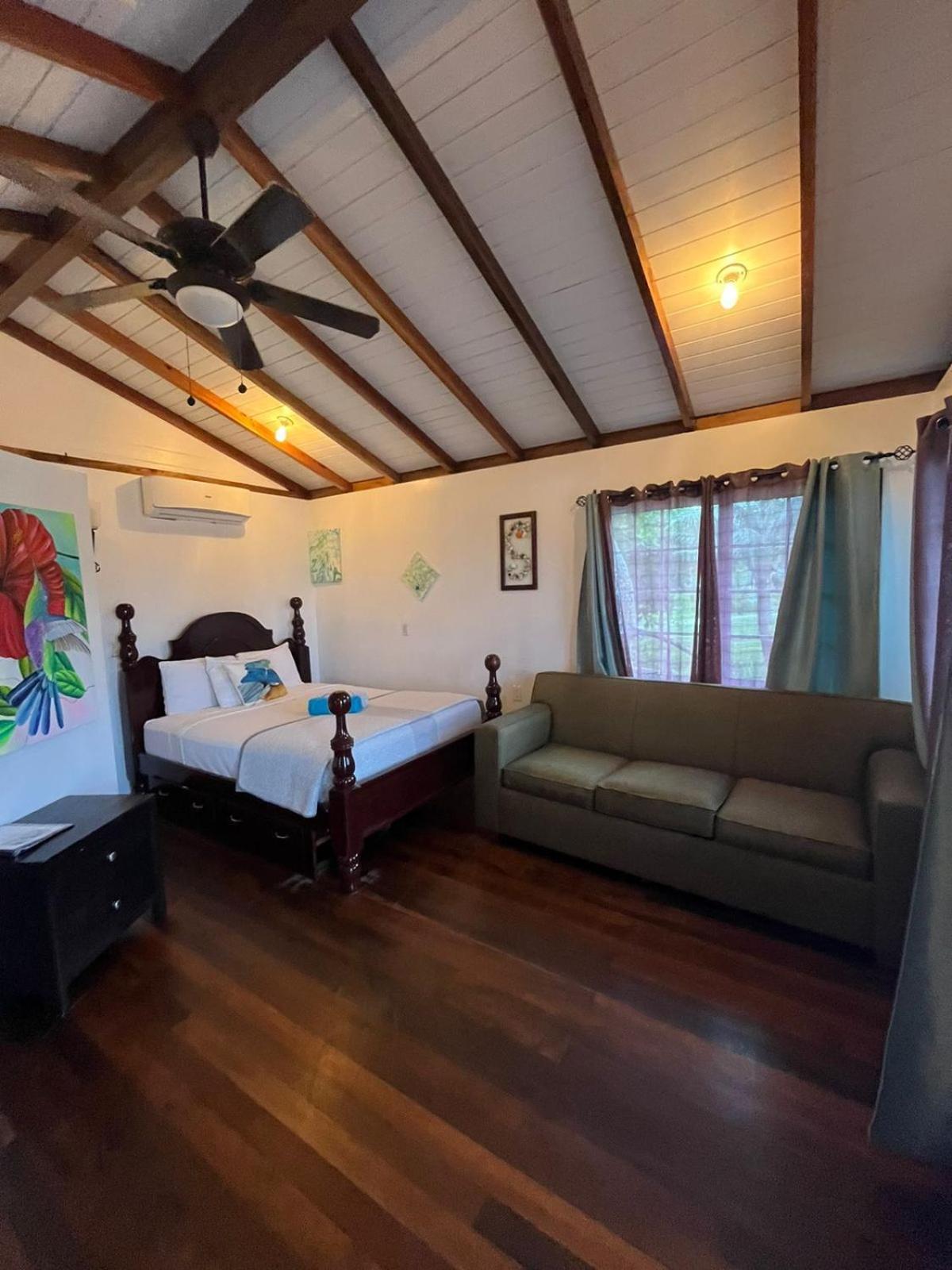 Seaside Chateau Resort Belize City Eksteriør bilde