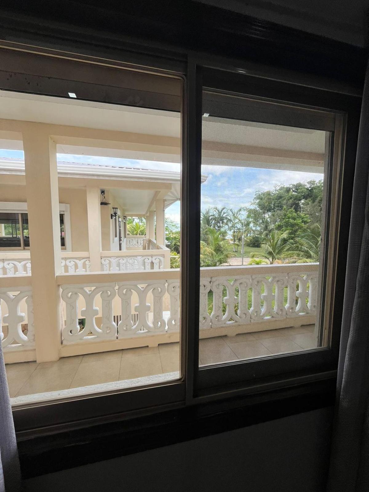 Seaside Chateau Resort Belize City Eksteriør bilde