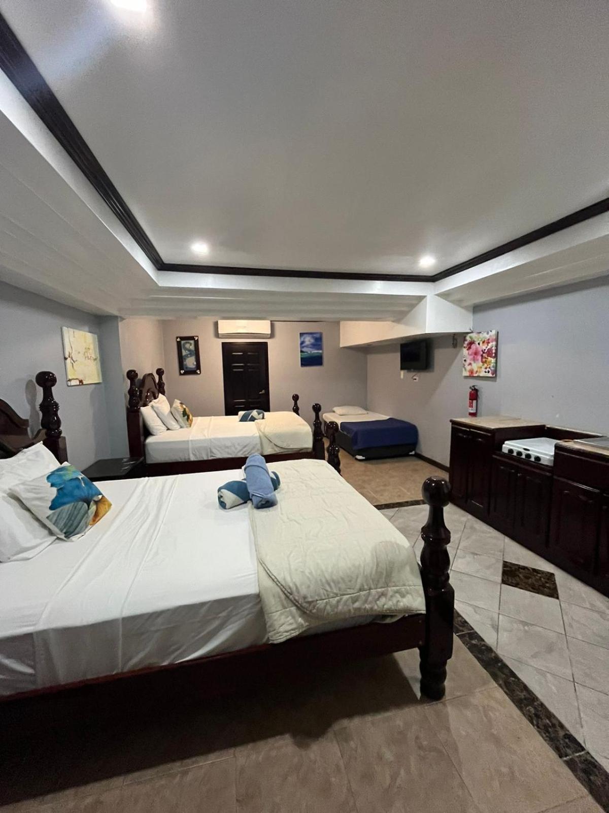 Seaside Chateau Resort Belize City Eksteriør bilde