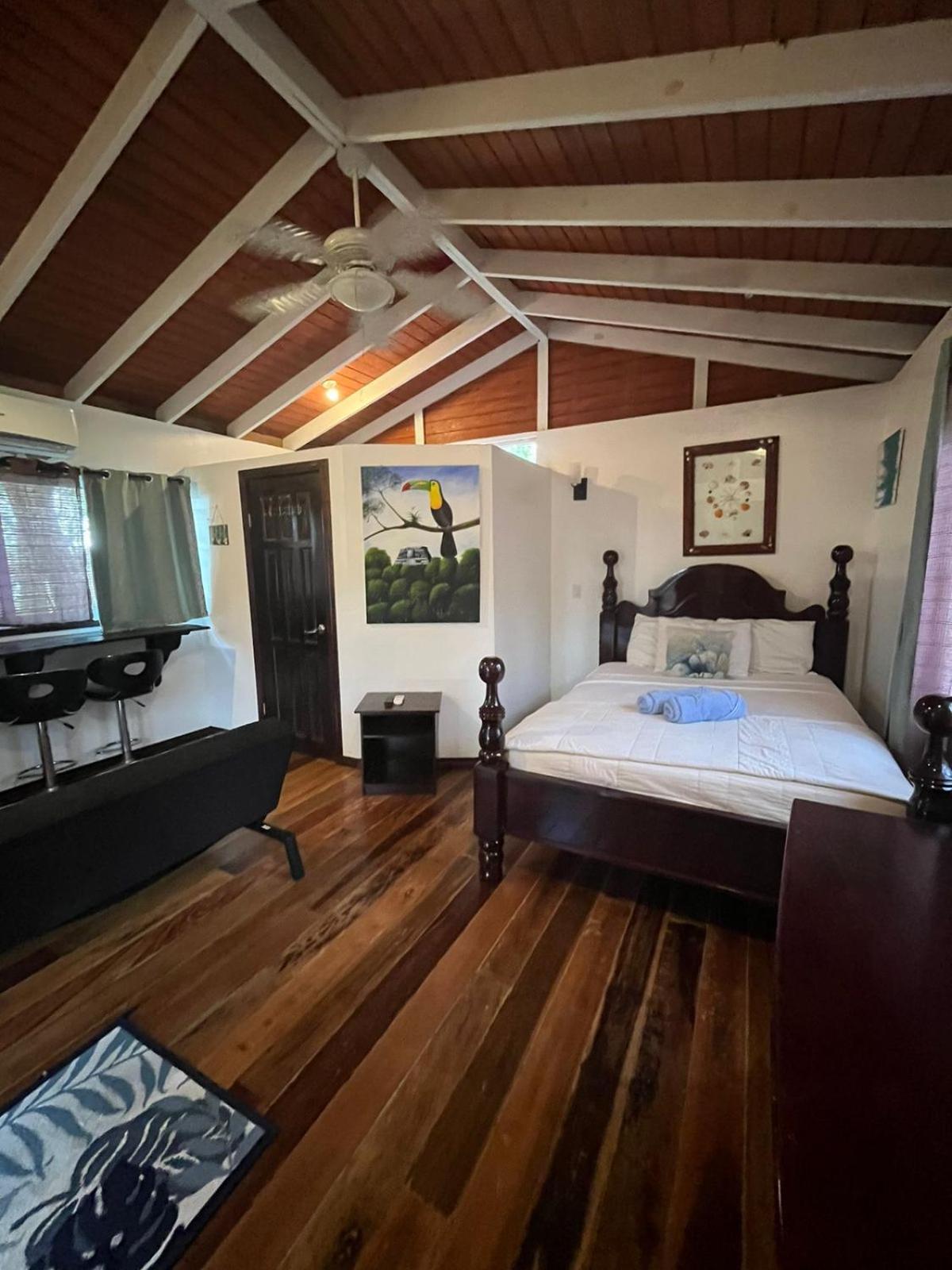 Seaside Chateau Resort Belize City Eksteriør bilde