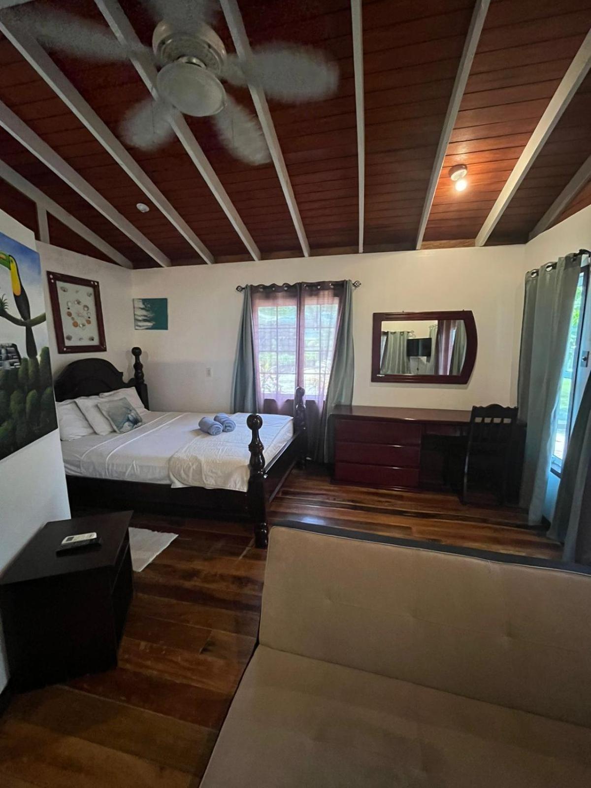Seaside Chateau Resort Belize City Eksteriør bilde
